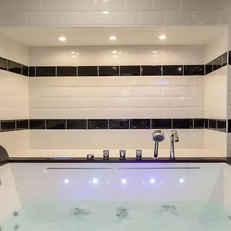 Apartment La Confidentielle - Balneo - Sauna - Hypercentre - Ac